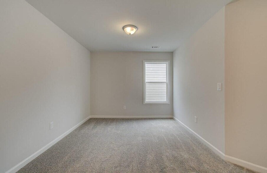 Building Photo - 3230 Westgate Park Dr