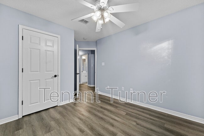 Building Photo - 13300 St Martin Dr