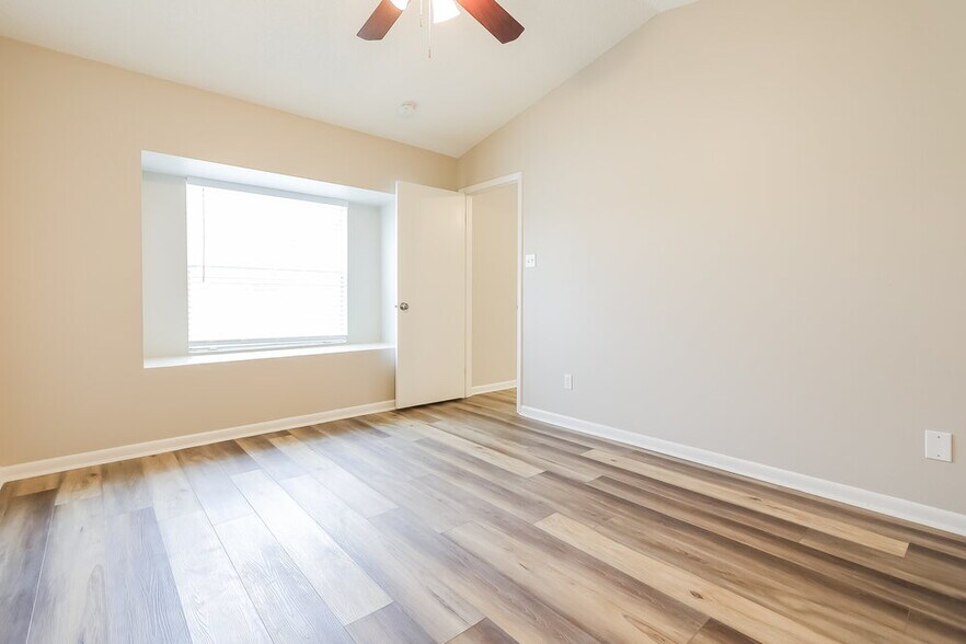 Building Photo - 1820 Tinsmith Cir