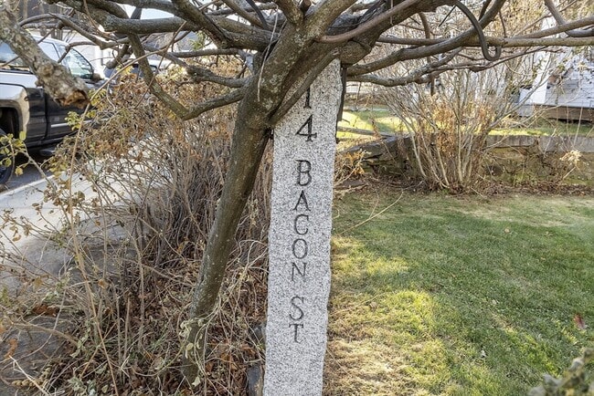 Building Photo - 14 Bacon St