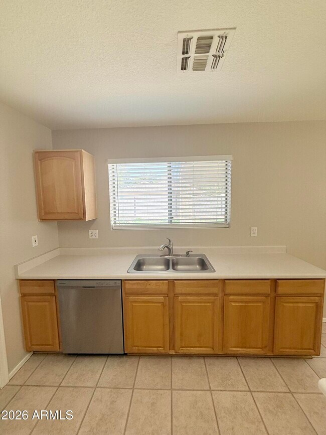 Building Photo - 434 W Fabens Ln