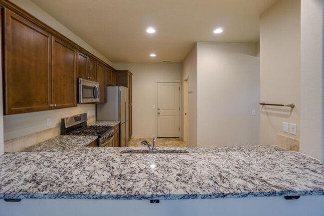 Building Photo - THREE BEDROOM HOUSE