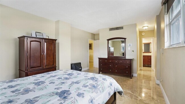 Building Photo - 4250 Galt Ocean Dr