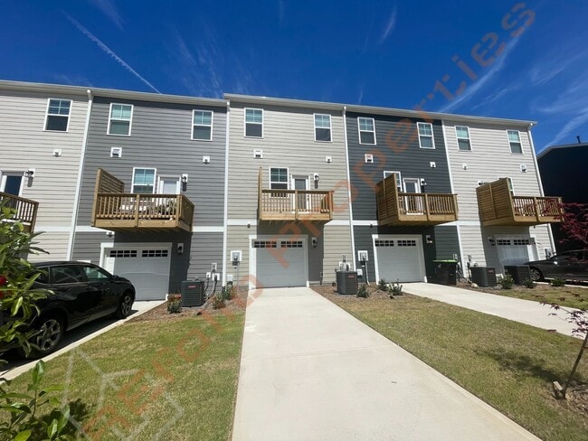 Building Photo - Gorgeous 3 Bedroom 3.5 Bath Townhome with ...