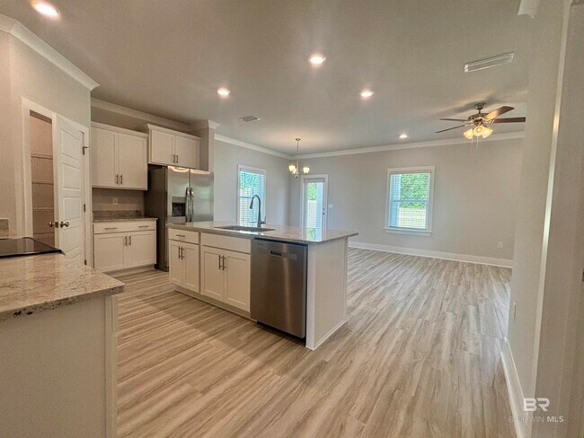 Building Photo - 656 Overland Dr