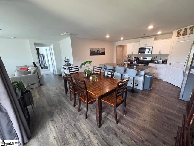 Building Photo - 3045 Hickory Rdg Trl