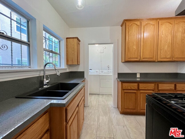 Building Photo - 4115 Halldale Ave