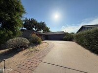 Building Photo - 2114 S La Rosa Dr