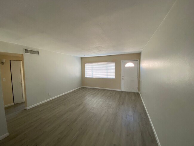 Building Photo - 2 Bedroom 2 Bath with Carport