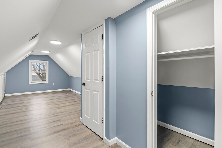 Building Photo - 275 Clinton Pl