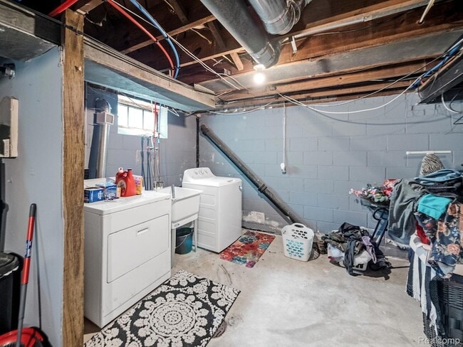 Building Photo - 10825 Worden St