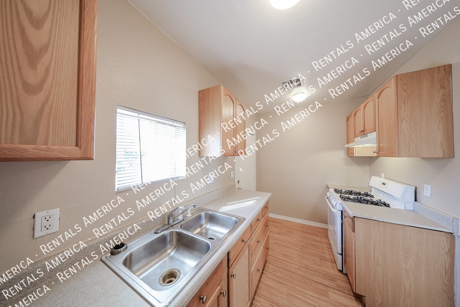 Building Photo - 713 N 9th St