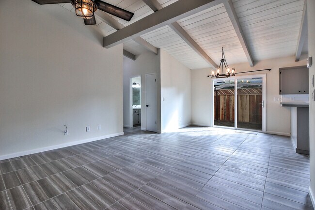 Building Photo - Mar Vista Dr.- Duplex
