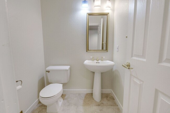 Building Photo - South Davis Home in quiet Cul-de-sac