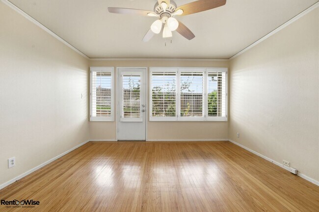 Building Photo - 536 W Hillsdale Blvd