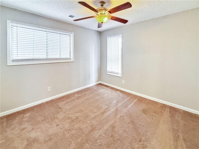 Building Photo - 1543 Hillhaven Dr