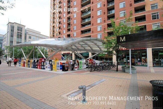 Building Photo - 203 N George Mason Dr