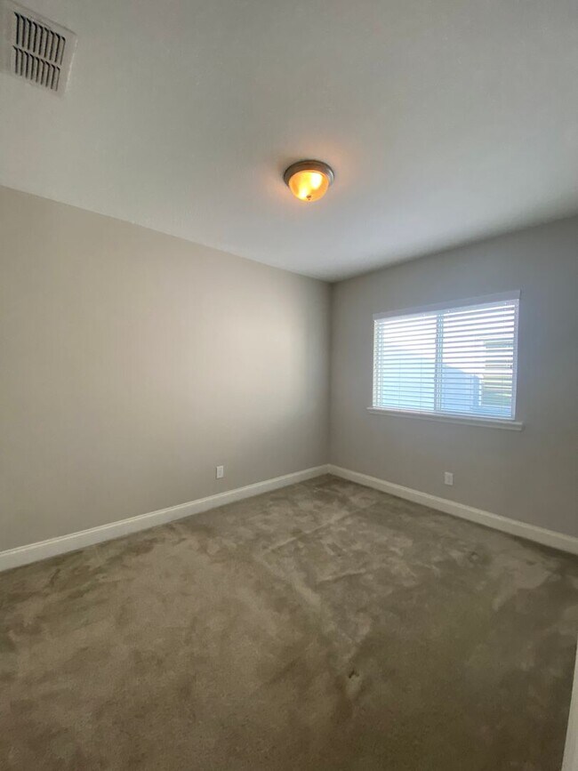 Building Photo - Beautiful 3 bedroom, 2.5 bathrooms  located in The Preserve of Oviedo on the Park