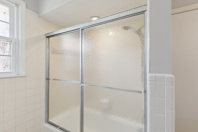 Building Photo - 220 Bartonwood Dr