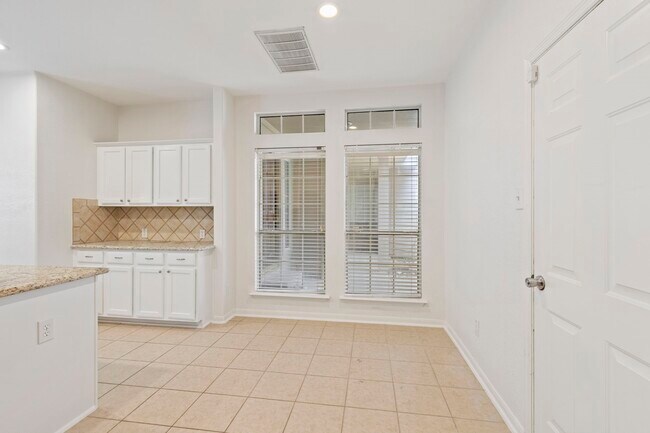 Building Photo - 19 Endor Forest Pl