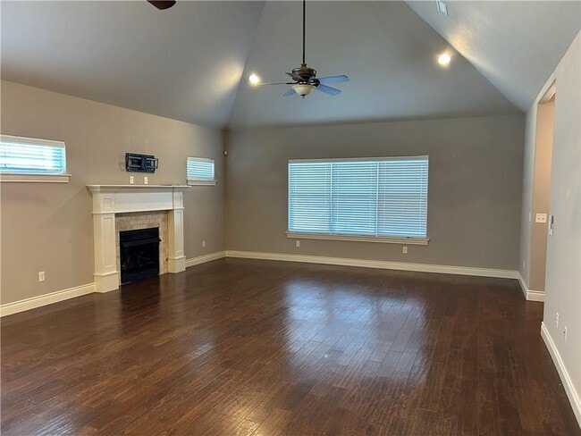 Building Photo - 5912 W Willow St