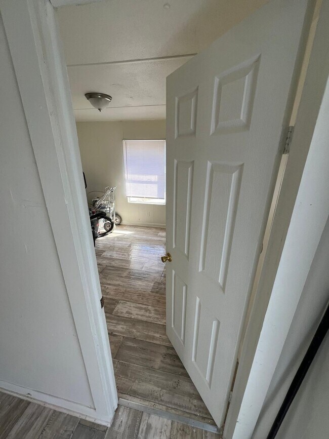 Building Photo - Renovated 2-Bed, 2-Bath Mobile Home