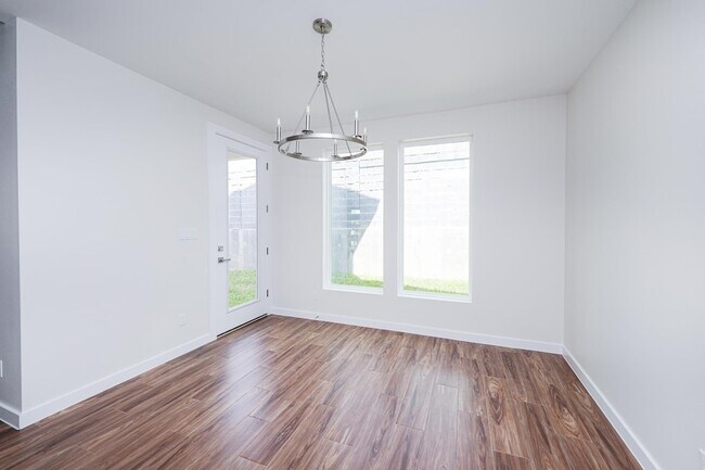 Building Photo - 7525 Cresta Bella St