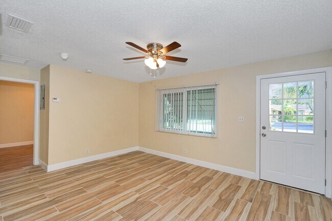 Building Photo - 2716 SW 46th St