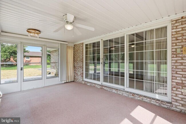 Building Photo - 11475 Pine Hill Dr