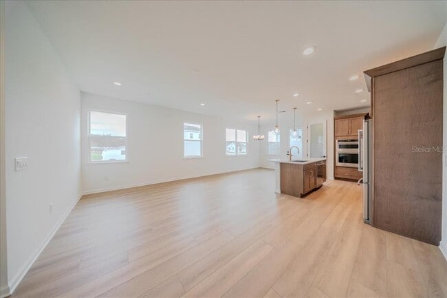 Building Photo - 1895 Pinecliff Dr