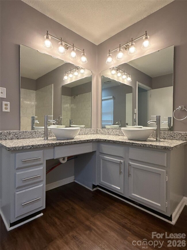 Building Photo - 5919 Hunters Crossing Ln