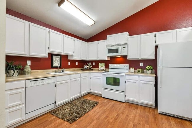 Building Photo - Beautiful 4 Bed, 2 Bath House in SW Fort Collins!