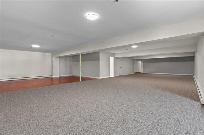 Building Photo - 23 Medford Ln