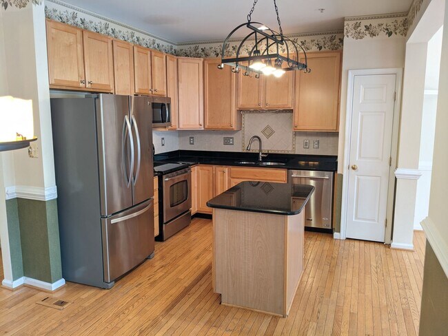 Building Photo - Townhouse in Spring Ridge community - OAKDALE school district - available before the holidays!