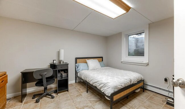 Building Photo - Charming 2 Bedroom in Overlook Heights