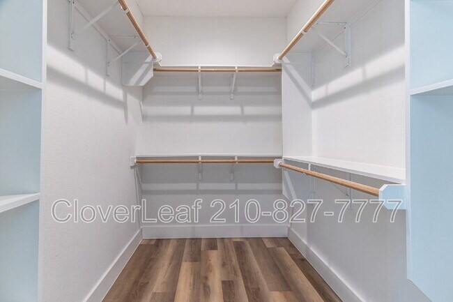 Building Photo - 1934 Lamar St