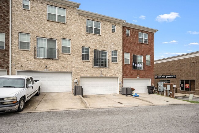 Building Photo - Luxury Townhome at the Boulevard