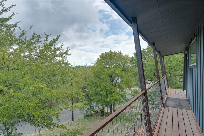 Building Photo - 5404 Ledesma Rd