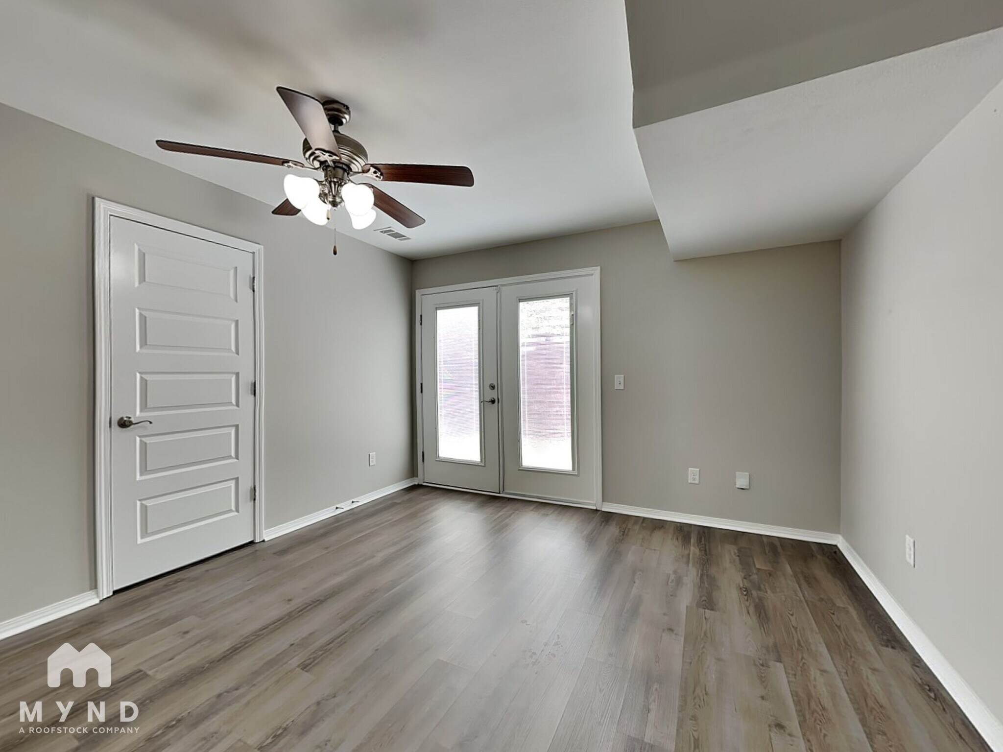 Building Photo - 122 E Sycamore St