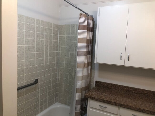 Building Photo - 2078