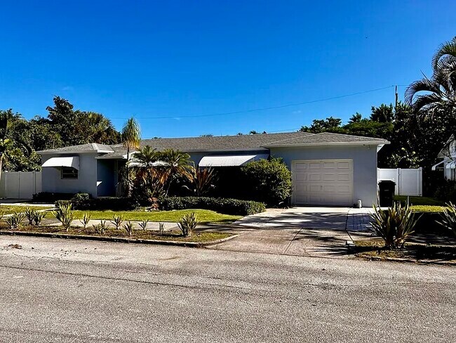 Building Photo - 235 Fordham Dr