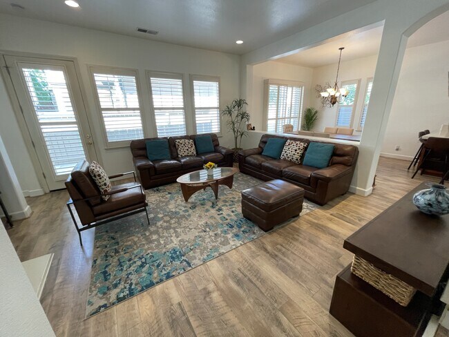 Building Photo - 1661 Sawtooth Trail