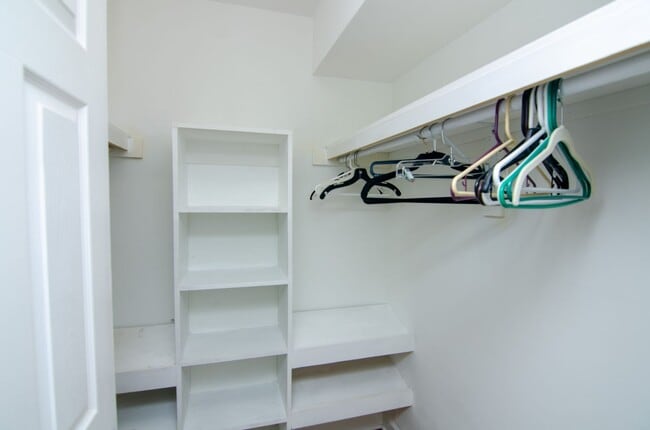 Building Photo - Beautifully Updated 2 Bedroom Condo in Belle Meade Highlands