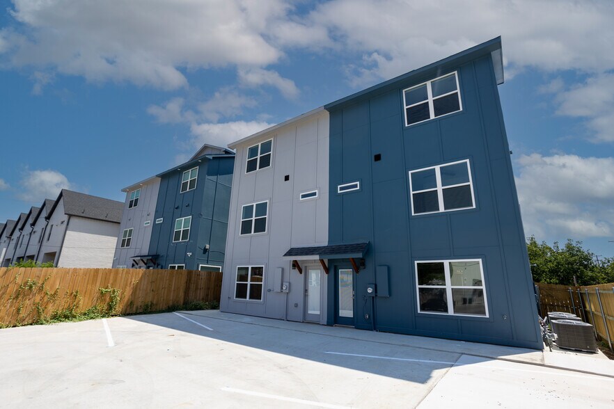 Building Photo - 3144 Wayside Ave
