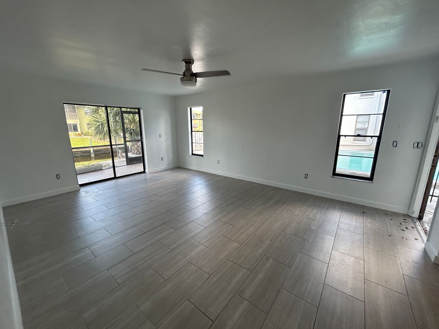 Building Photo - 4712 SE 5th Pl