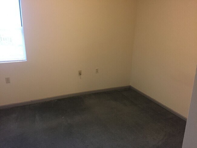 Building Photo - 1605 Hinkson Ave