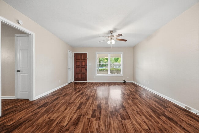 Building Photo - 358 Coral Dr SW