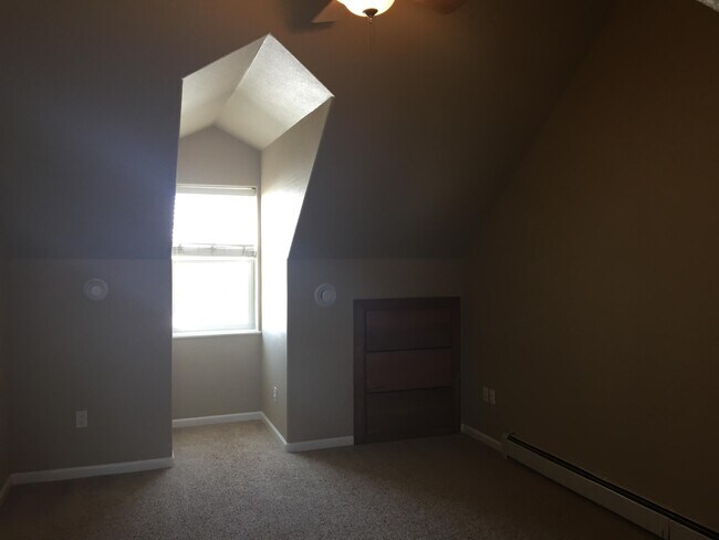 Building Photo - 441 Country Club Ln