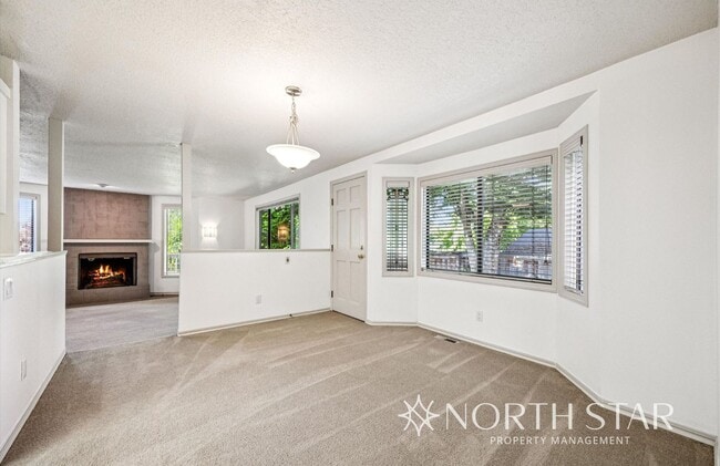 Building Photo - Charming One-Level Home on a Quiet Cul-de-...