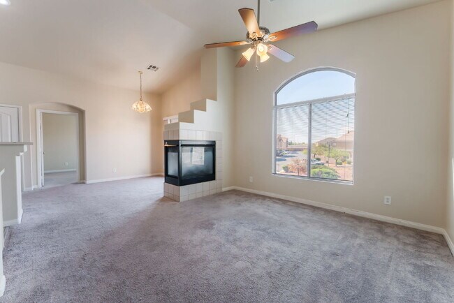 Building Photo - Gated Community Townhome 2 bedroom, 2 bathroom, 1 car garage